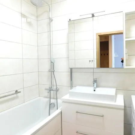 Pinia Slnava 01 - Luxury Lakeside With Pool Apartmán Banka