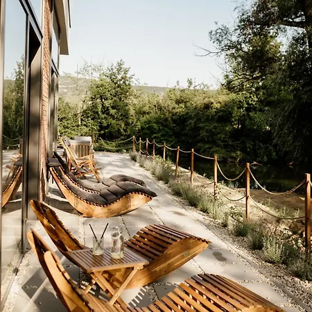 Pinia Slnava 01 - Luxury Lakeside With Pool Apartmán