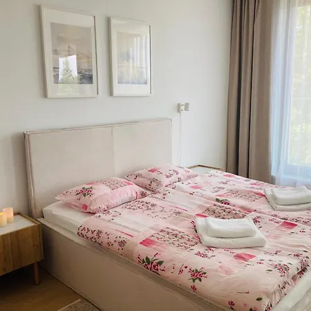 Daire Pinia Slnava 01 - Luxury Lakeside With Pool Banka