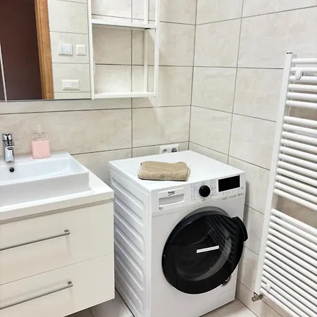 Pinia Slnava 01 - Luxury Lakeside With Pool Lägenhet Banka