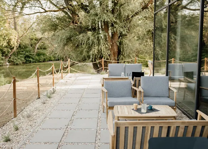 Pinia Slnava 01 - Luxury Lakeside With Pool Διαμέρισμα Banka